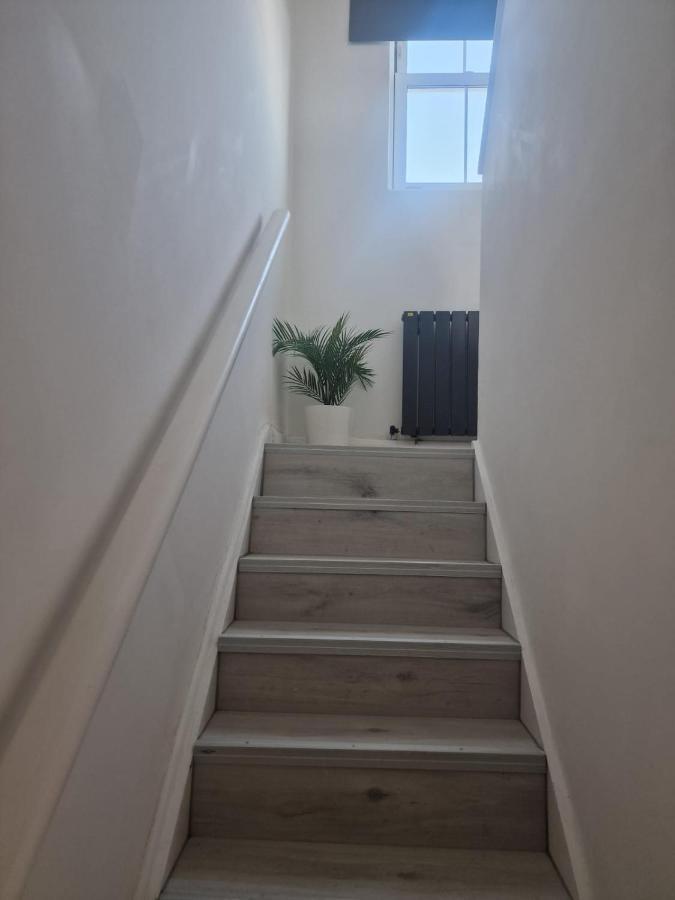 Collier'S Wood En-Suite Apartments Londres Extérieur photo
