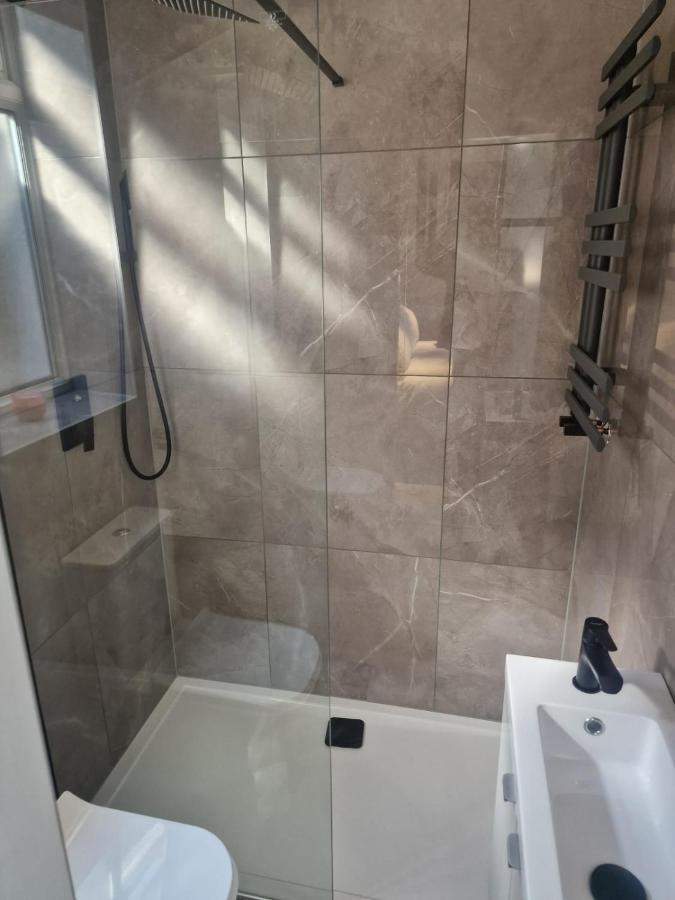 Collier'S Wood En-Suite Apartments Londres Extérieur photo